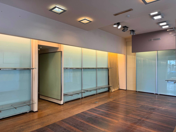 Negozio - Loc.Com. PRATO affitto  CENTRO  Alessandro Fornaciari Intermediazioni Immobiliari