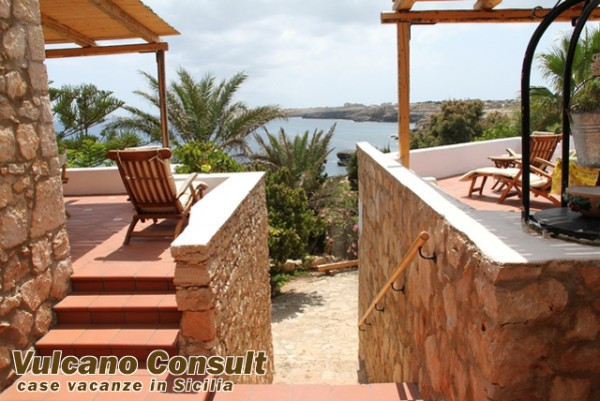 Villa LAMPEDUSA E LINOSA vendita  Lampedusa Cala Calandra Vulcano Consult Lipari Real Estate