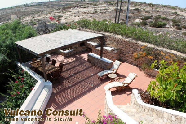 Villa LAMPEDUSA E LINOSA vendita  Lampedusa Cala Calandra Vulcano Consult Lipari Real Estate