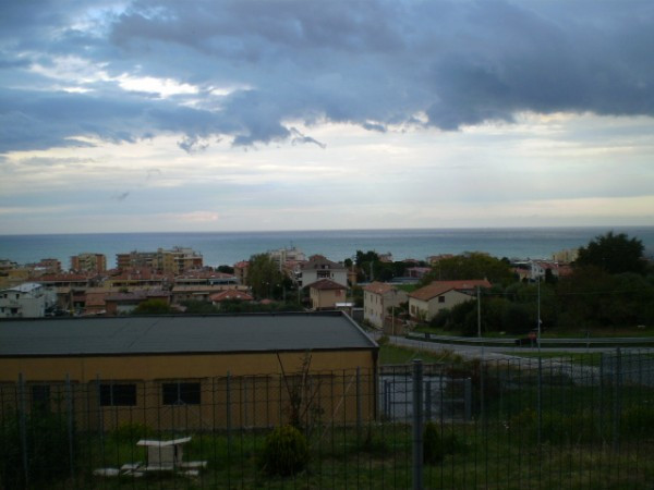 Appartamento SENIGALLIA vendita  Marzocca  Dr Umberto RAGAZZINI  /  UR_STUDIO IMMOBILIARE