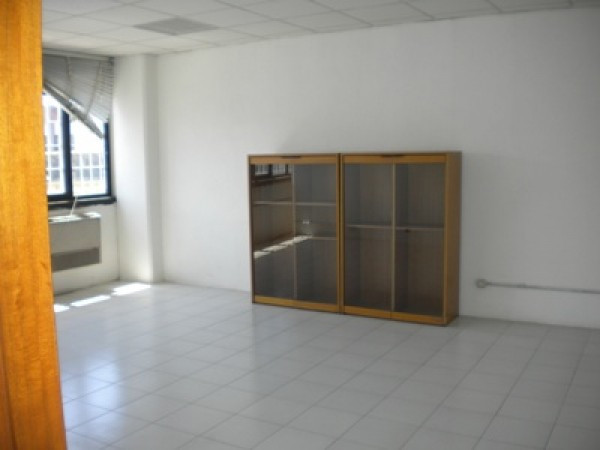 Capannoni (Tutti) ROMA affitto  Gregna Sant'Andrea Ranuccio Bianchi Bandinelli Mariani Rei srl