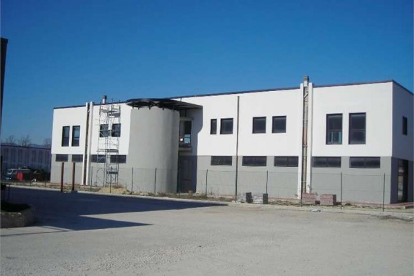 Negozio - Loc.Com. RIETI affitto   Fratelli Sebastiani QUATTROPARETI