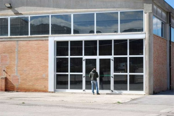 Negozio - Loc.Com. RIETI affitto   Salaria per l'Aquila 74 QUATTROPARETI