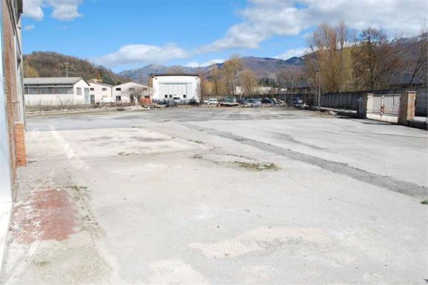 Negozio - Loc.Com. RIETI affitto   Salaria per l'Aquila 74 QUATTROPARETI