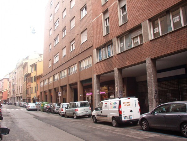Negozio - Loc.Com. BOLOGNA vendita  IRNERIO  IMMOBILIARE DUEMILA 2000 S.R.L.