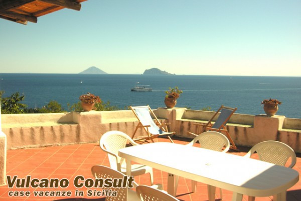 Villa SANTA MARINA SALINA affitto    Vulcano Consult Lipari Real Estate