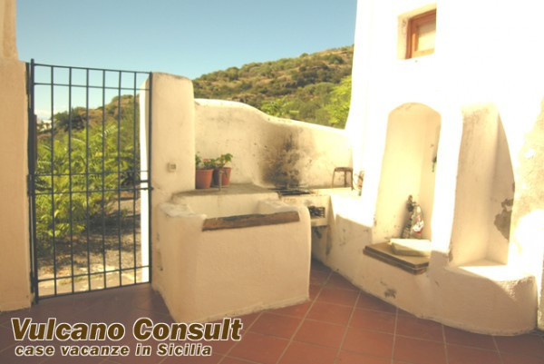 Villa SANTA MARINA SALINA affitto    Vulcano Consult Lipari Real Estate