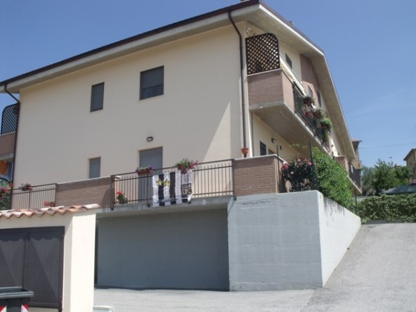 Appartamento MAGIONE vendita  Villa  SPAZIO CASA