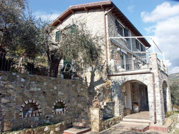 Villa DOLCEACQUA vendita    AGENZIA IMMOBILIARE DE AMICIS