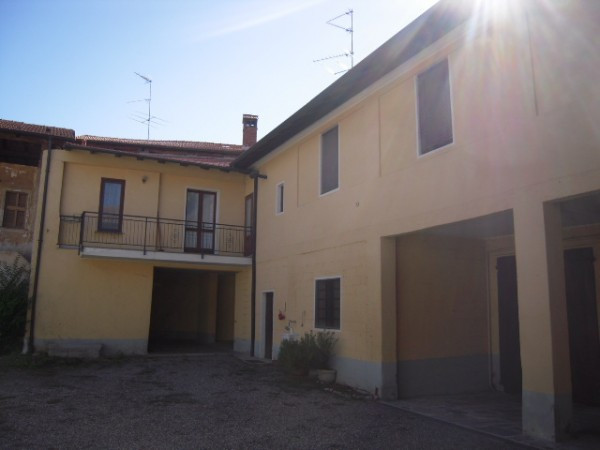 Villa Unifamiliare - Indipendente INVORIO vendita   XX Settembre Besuzzi Maria