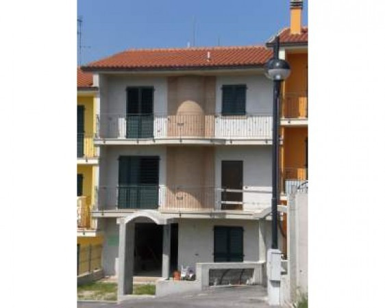 Villette a schiera a Castorano (AP)