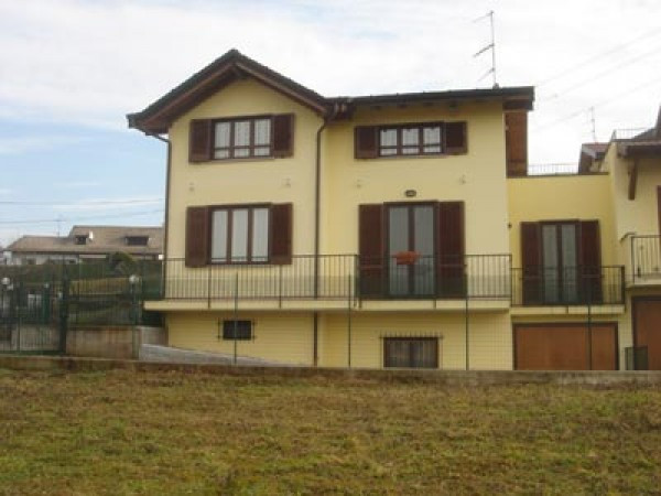 Villa BESOZZO vendita   Ugo Foscolo Immobiliare Italiana