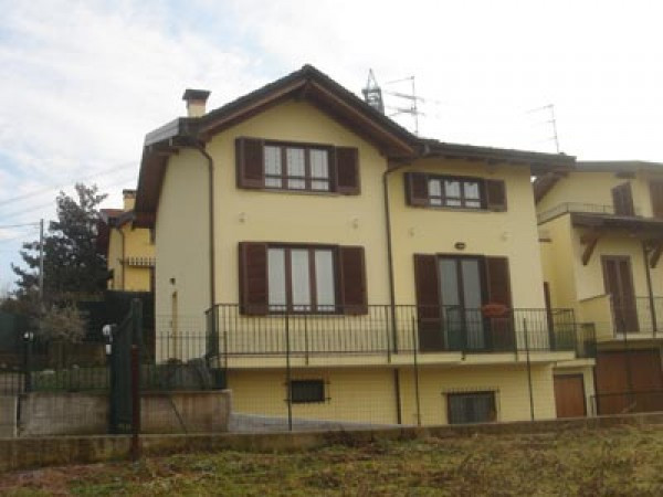 Villa BESOZZO vendita   Ugo Foscolo Immobiliare Italiana