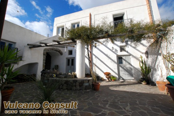 Villa Unifamiliare - Indipendente LIPARI vendita  Pianoconte Pianoconte Cugna corte Lipari Vulcano Consult Lipari Real Estate