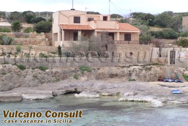 Villa LAMPEDUSA E LINOSA vendita  Lampedusa Cala Francese Lampedusa Vulcano Consult Lipari Real Estate