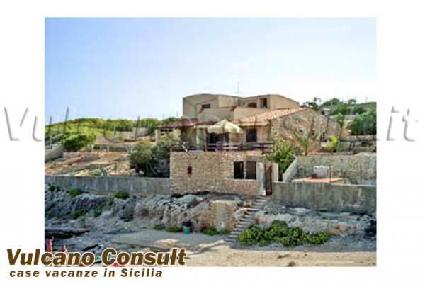 Villa LAMPEDUSA E LINOSA vendita  Lampedusa Cala Francese Lampedusa Vulcano Consult Lipari Real Estate