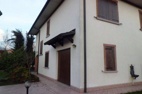 Villa PORTO MANTOVANO vendita    Cinzia Ghisi  Agente Immobiliare