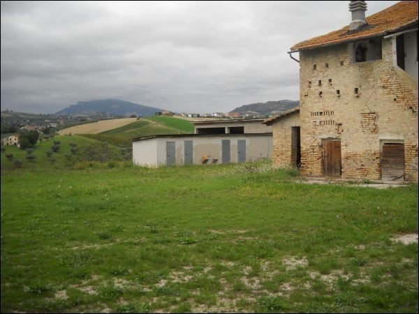 Rustico - Cascina APPIGNANO DEL TRONTO vendita   Provinciale 4 Appignano Immobiliare Centro Servizi Ascoli