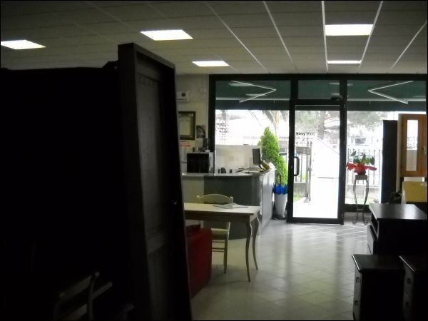 Capannoni (Tutti) ASCOLI PICENO vendita  Centro città del Commercio Immobiliare Centro Servizi Ascoli