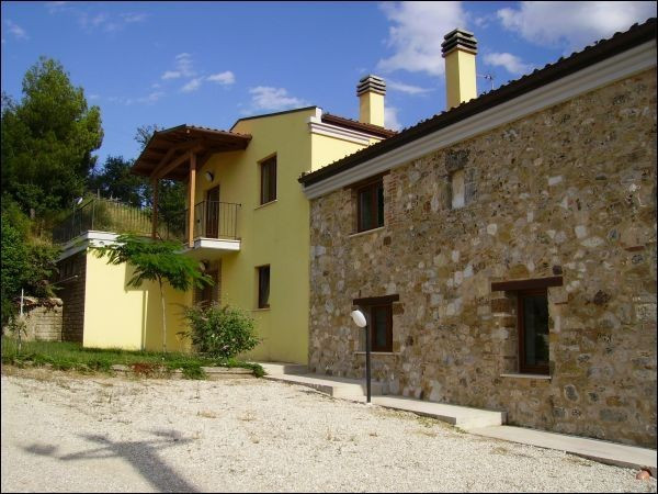 Appartamento CIVITELLA DEL TRONTO vendita  Rocche Di Civitella Provinciale 8 Immobiliare Centro Servizi Ascoli